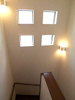 階段 採光窓